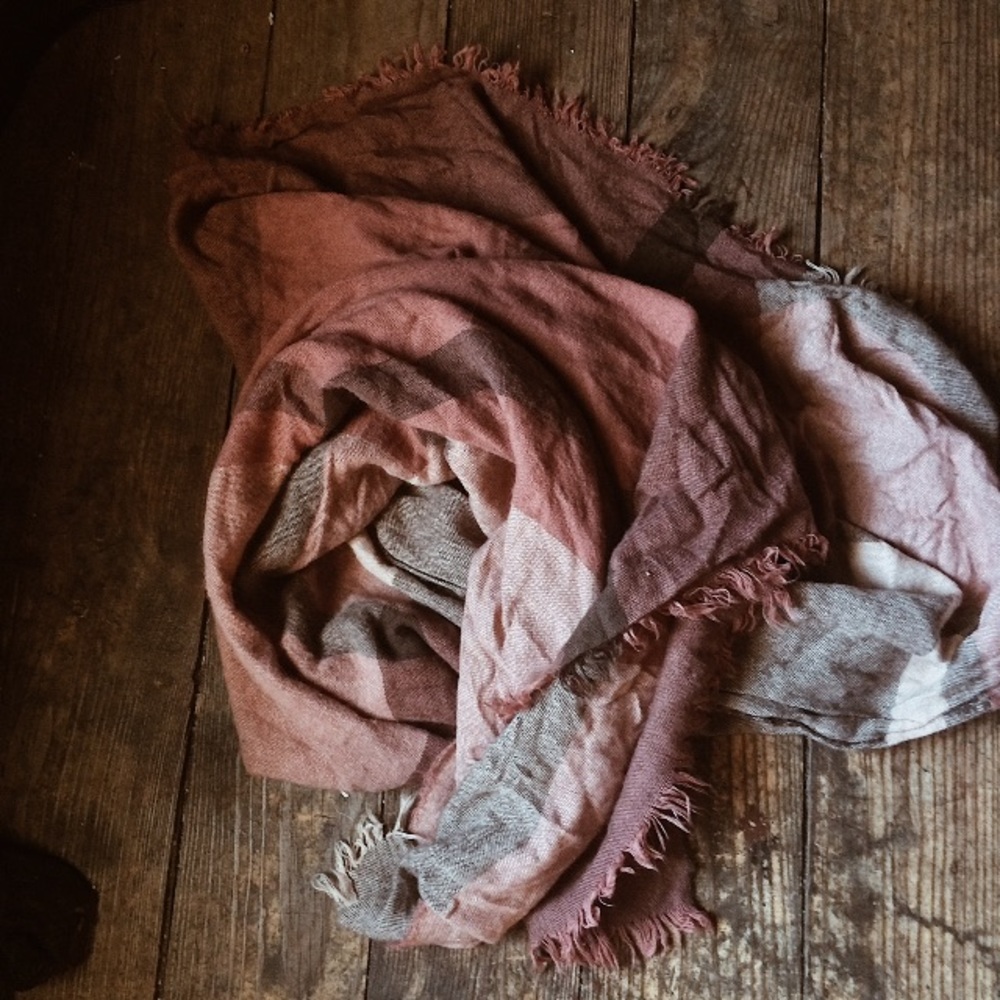 Light rose Ann Taylor scarf